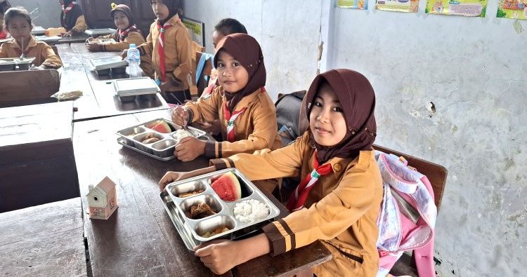 Makan Bergizi Gratis: Gizi Meningkat, Semangat Belajar Siswa Meroket - Beritaja